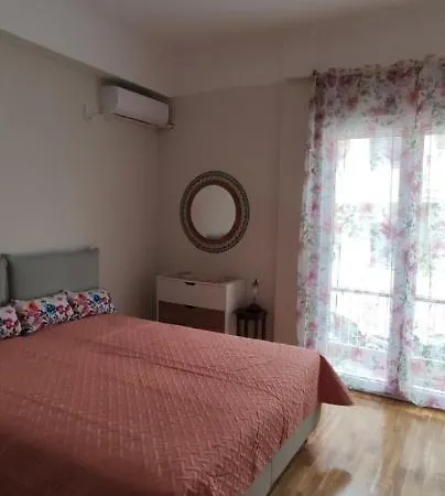 στούντιο διπλα στην ακρόπολη Athens