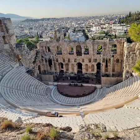 στούντιο διπλα στην ακρόπολη *